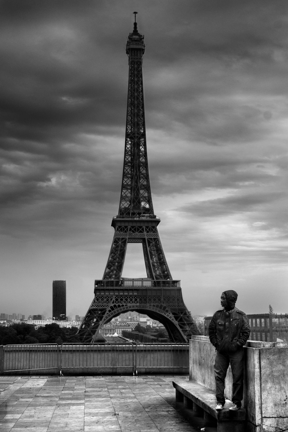 Paris - Le garde du corps de la tour Eiffel